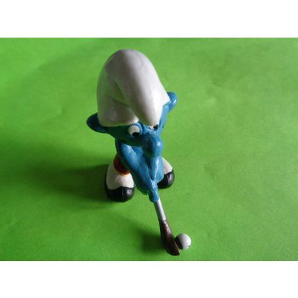 Golfer smurf complete with his golf club red trousers