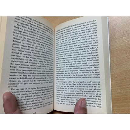 1997 BERNARD CORNWELL "ENEMY OF GOD" KING ARTHUR FICTION PAPERBACK BOOK (P3)