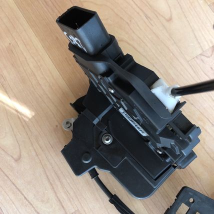 Land Rover LR2 Left Rear Door Latch Actuator + Handle Base 8X2A-26413-CC