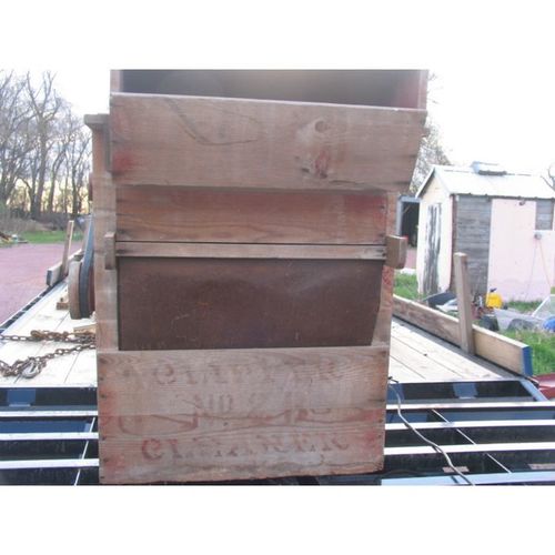 A. T. Ferrell & Co. / Clipper grain cleaner Mill