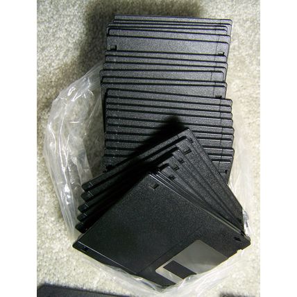 84 total 3.5 Diskettes HD 1.44MB capacity