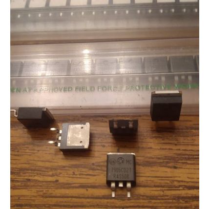 Lot of 132: ON Semiconductor MC7905CD2T