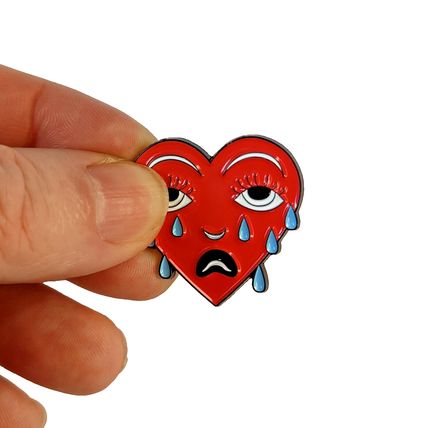 Weeping Heart Enamel Pin Badge Cartoon Style Lapel 3.0 cm X 2.8 cm Gothic BA182