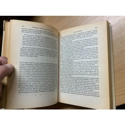 1972 "WELLINGTON - THE YEARS OF THE SWORD" ELIZABETH LONGFORD HARDBACK BOOK (P4)