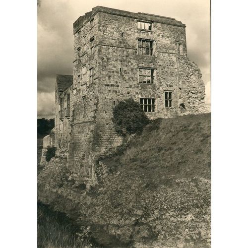 Vintage GB Postcard - Helmsley Castle, Yorkshire, West Tower