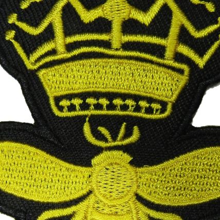 Iron On Patch Bee Queen Crown Badge Sew Embroidered Royal 6cm x 8cm Golden P453