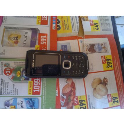 Nokia 1680 c phone for sale, broken screen