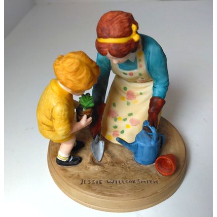"Helping Mom" Figurine Good Housekeeping - Jessie Willcox Smith 1986 Porcelain
