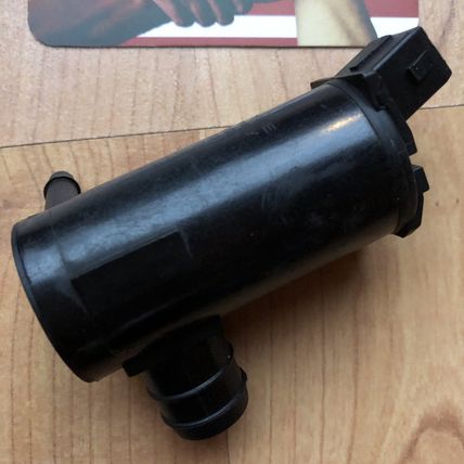 Volvo XC90 S80 S60 V70 XC XC70 C70 S70 S40 V40 Meyle Windshield Washer Pump