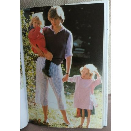 DIANA PRINCESS OF WALES - A TRIBUTE IN PHOTOGRAPHS - HARDBACK