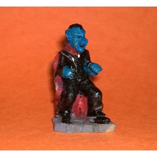 Tombstone Corners Polyresin Halloween Figurine Dracula