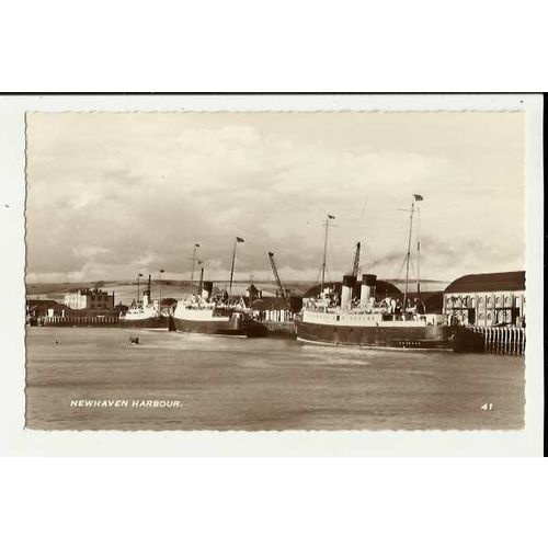 Sussex NEWHAVEN Harbour & Railway Steamers Postcard (41)