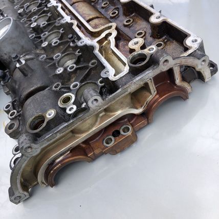 Land Rover LR2 Camshaft B6324S Engine 3.2L Volvo Valve Cover Plate Head