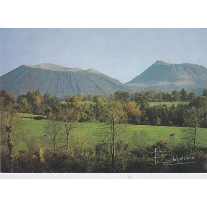 Puy de Dome et Puy de Come France Postcard unused VGC