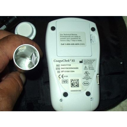 ROCHE COAGUCHEK XS WARFARIN METER MONITOR WITH CASE, 5 EXP STRIPS & FASTCLIX