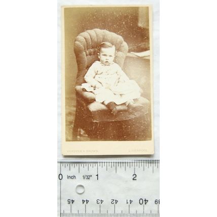 Carte-de-visite Vandyke & Brown, Liverpool - child sitting in chair