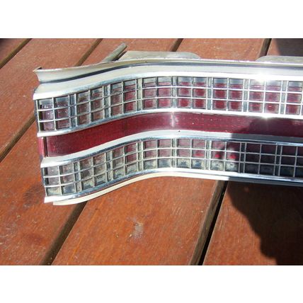 1968 CHRYSLER NEW YORKER RH TAILLIGHT COMPLETE OEM #2853446