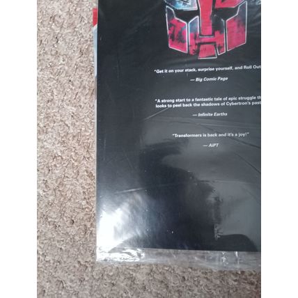 TRANSFORMERS # 8 (2019) IDW (NM Condition) POLYBAGGED WITH CARDS (CVR A)