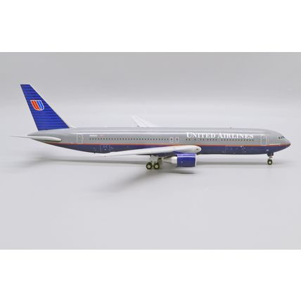 B767 UNITED AIRLINES "BATTLESHIP" REG:N666UA WITH STAND - JC WINGS XX20159 1/200