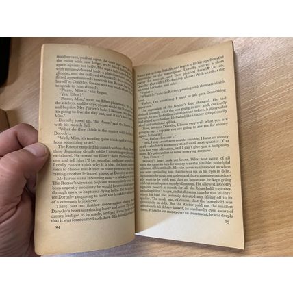 1964 GEORGE ORWELL "A CLERGYMAN'S DAUGHTER" FICTION PENGUIN PAPERBACK BOOK (P2)
