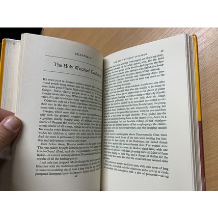 1957 1ST EDITION "A BARBARIAN IN INDIA" OPPENHEJM ILLUSTRATED HARDBACK BOOK (P3)