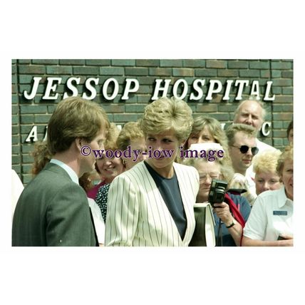 rs0438 - Princess Diana visit to Jessops Hospital Sheffield 1991 -print 6x4