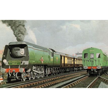 Merchant Navy 4-6-2 Train 35017 at Waterloo Station Postcard