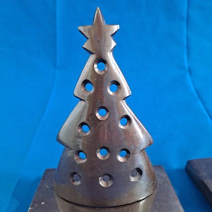Lot 2 Metal Christmas TREE STOCKING HANGERS Mantel Sitter Holder Metal