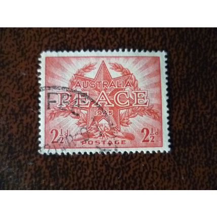 Australia 1946 Victory Star Wreath fine used stamp SG213 Peace