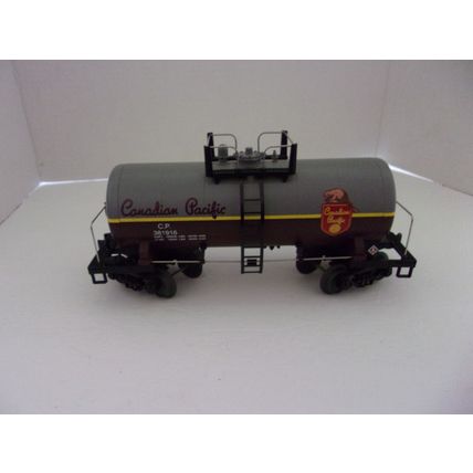 MTH Electric Trains O Scale 8000 Gal. Tank Car Canadian Pacific #381916