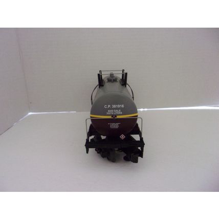 MTH Electric Trains O Scale 8000 Gal. Tank Car Canadian Pacific #381916