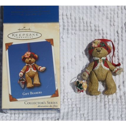 2003 Hallmark Keepsake Ornament Gift Bearer Bear