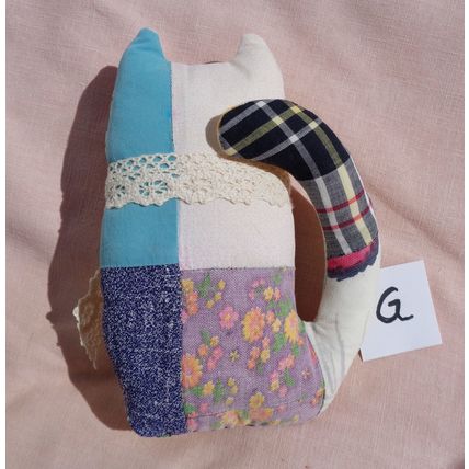 G Vintage Quilt Cat Pillow Tuck Shelf Sitter 7 Inch Farmhouse Ornies Bowl Filler