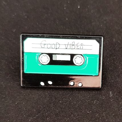 Enamelled Pin Badge Audio Cassette Metal Gift Badges 3cm x 2cm Collectable BA115