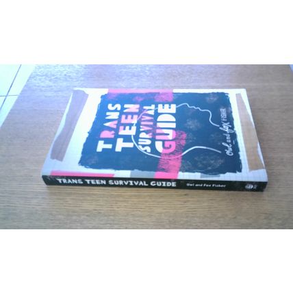 Trans Teen Survival Guide. Owl & Fox Fisher (Paperback) 2019