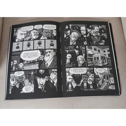 It's Dark in London : A graphic Collection of Short Stories : fine minus