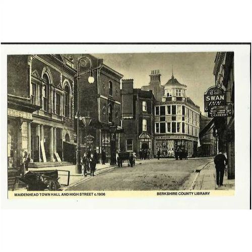 Berkshire MAIDENHEAD Town Hall & High Street Postcard by Berkshire Library