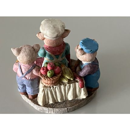 PIG KITCHEN SCENE ORNAMENT