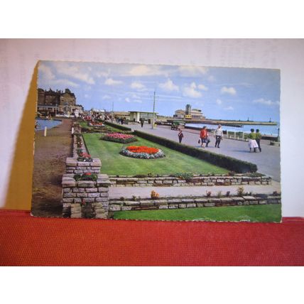 ESPLANADE, LOWESTOFT, SUFFOLK. used vintage postcard c.1964 =