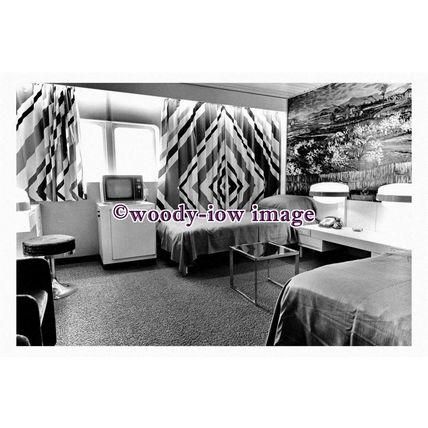 pu0856 - Cunard Liner - Cunard Countess , built 1975 - print Deluxe State Room