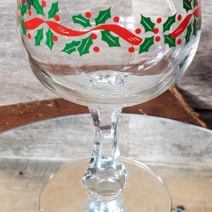 Libbey Christmas Holly Stemmed Wine Glass