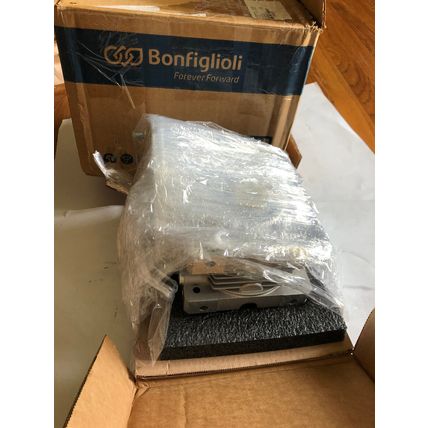 NEW BONFIGLIOLI W63U70P90B5B3 GEAR BOX,W 63 U 7 P90 B5 B3,COD.2G20010351,AY