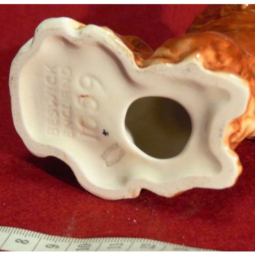 Vintage Beswick begging Pekingese dog 1059 - designed by Arthur Gredington