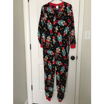 1pc Secret Treasures Nutcracker Christmas Women's Pajamas Size M 8-10