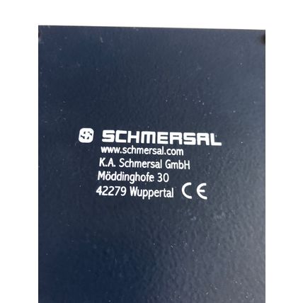 NEW SCHMERSAL AZM 415-33ZPDK-24VAC/DC SAFETY SWITCH,UI 250V IEC 609475-1 AC15,AY