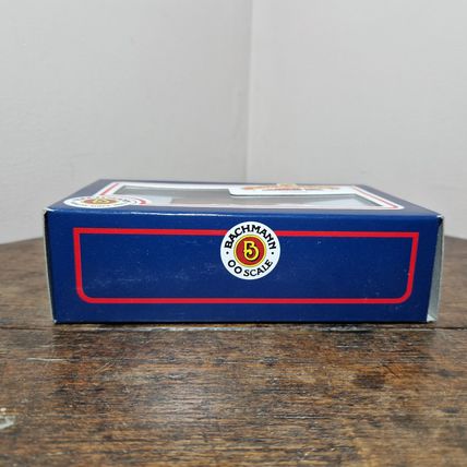 Bachmann OO gauge 33-735 12 Ton Shock Absorbing Van B852193