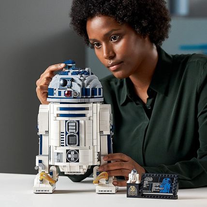 LEGO Star Wars R2-D2 Building Set - Collectible 3D Puzzle for Adults, Ages 18+ -