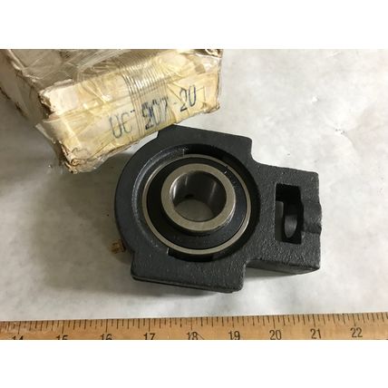 new LSB UC207-20 1-1/4" PILLOW BLOCK BEARING NEW .EO