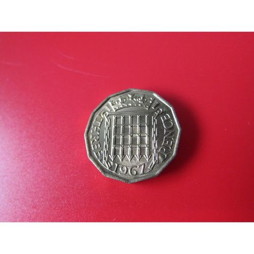 1967 QUEEN ELIZABETH II BRASS THREEPENCE - COIN - 4 FREE POST. AD