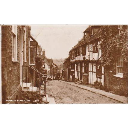 Mermaid Street Rye. Sussex Postcard (SX77904)